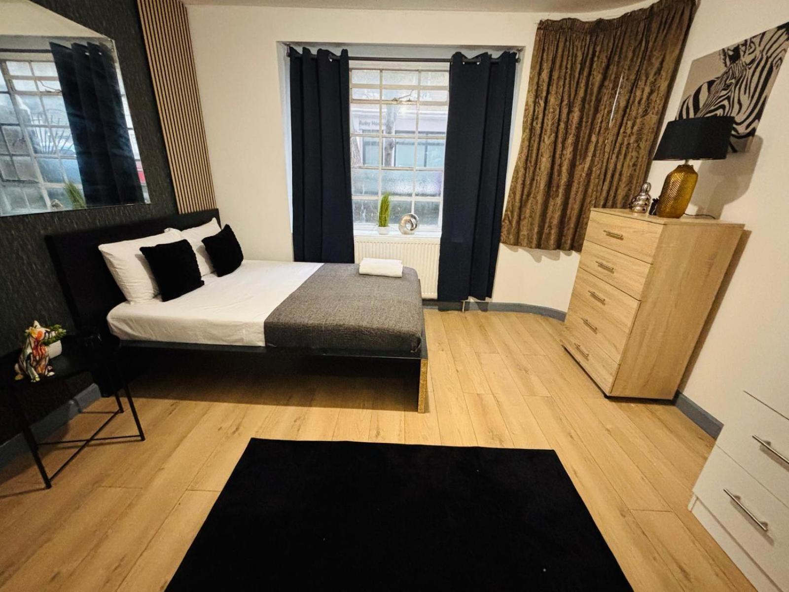 Flats, Location For Tourists, Next Tower Bridge London