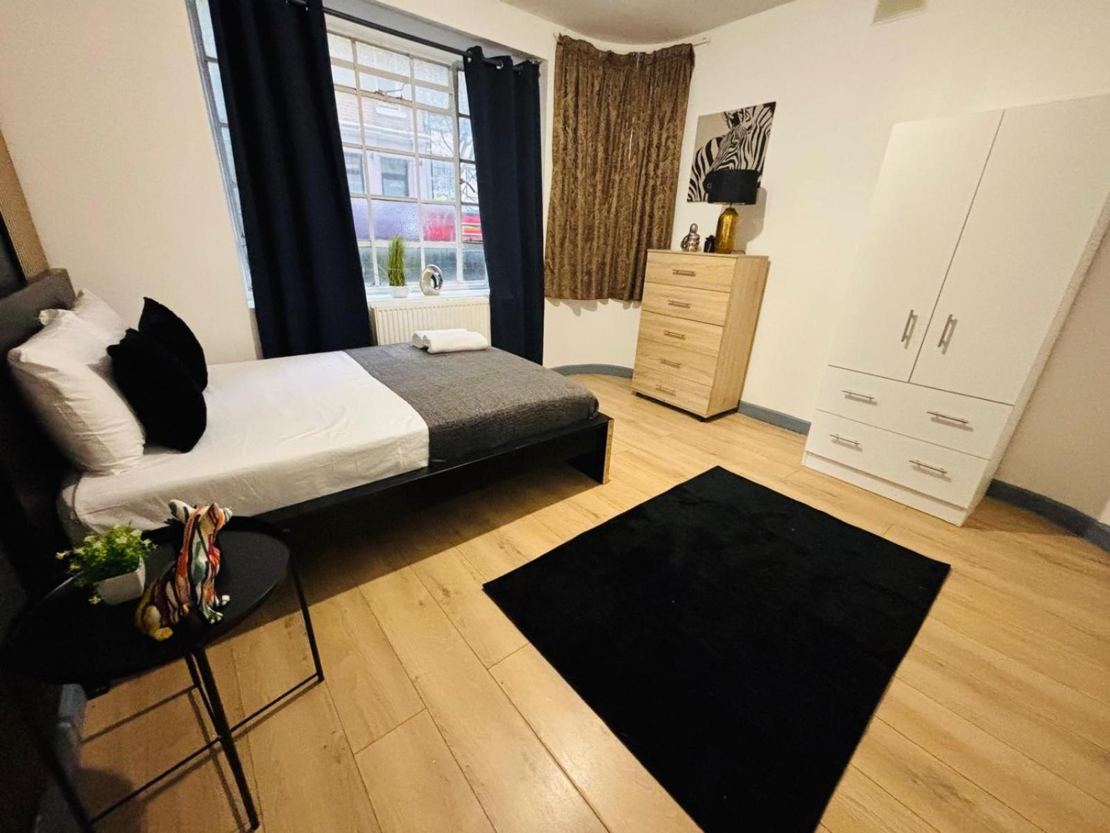 Flats, Location For Tourists, Next Tower Bridge Apartment