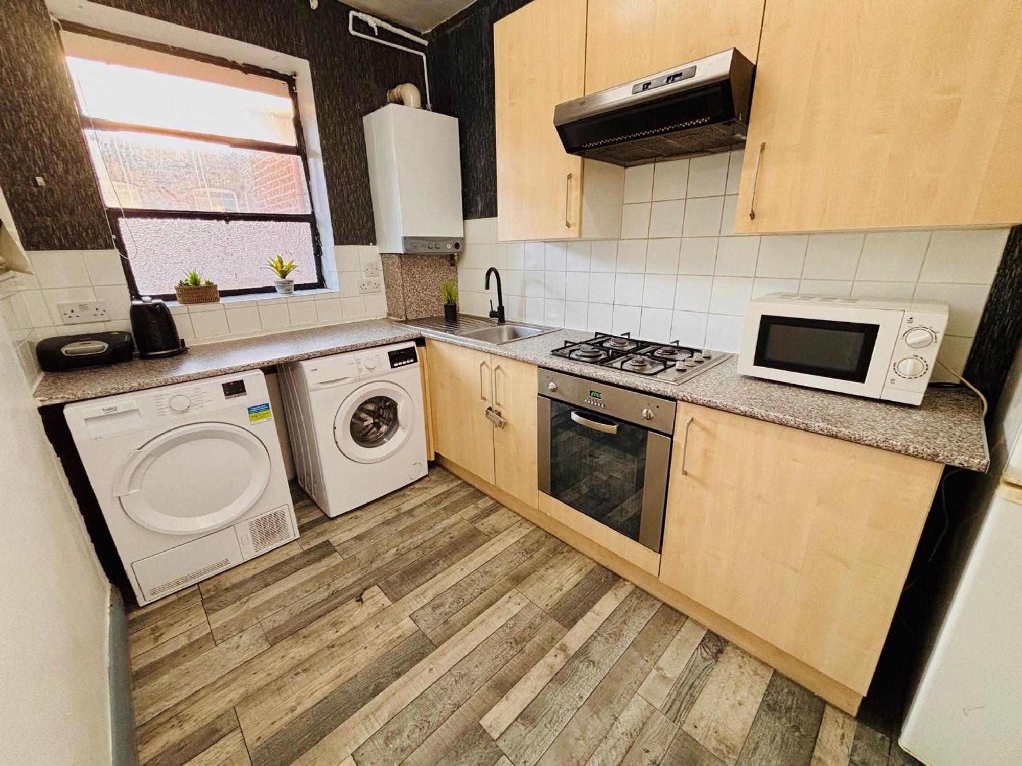 Apartment Flats, Location For Tourists, Next Tower Bridge *