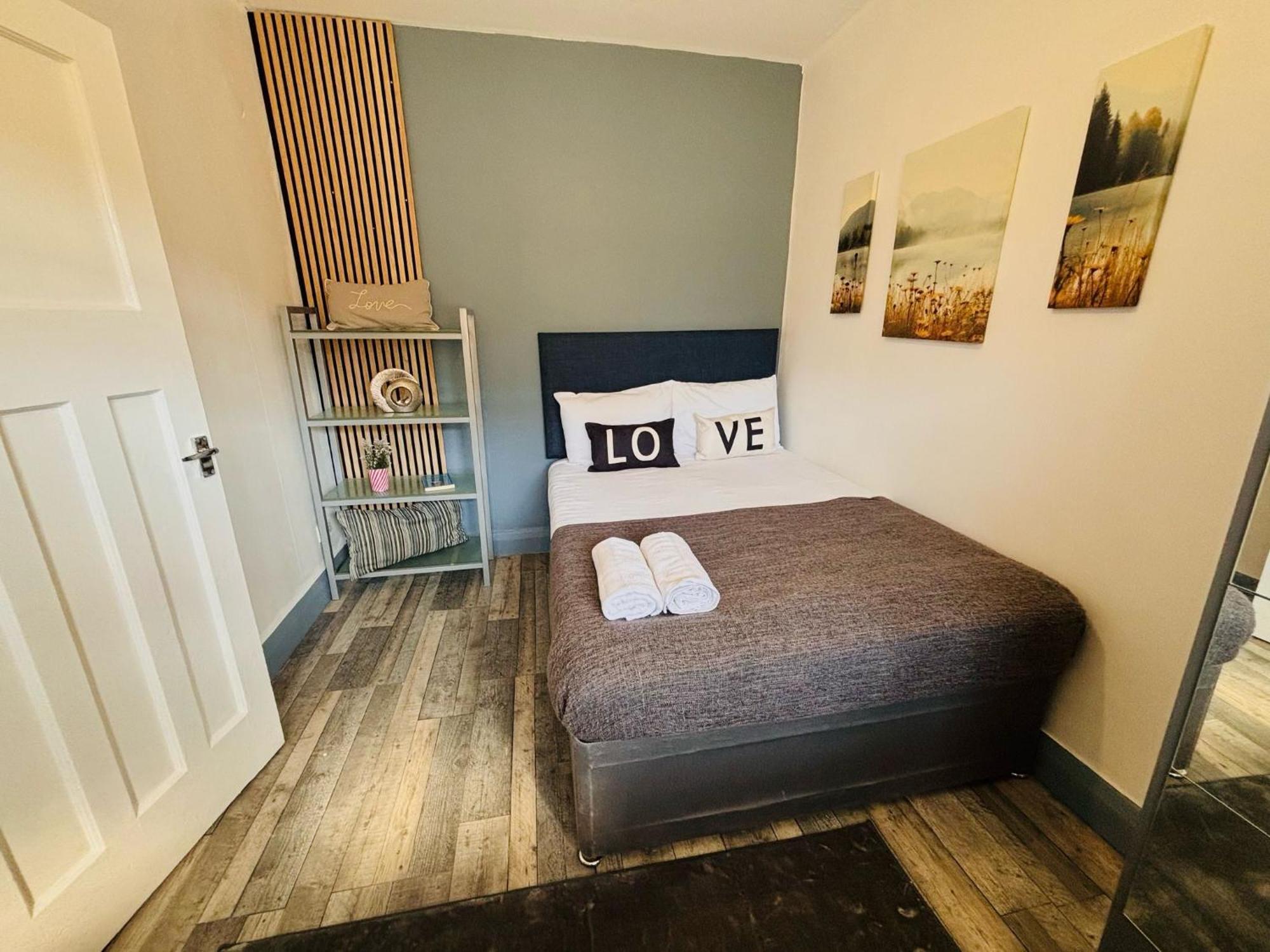 Flats, Location For Tourists, Next Tower Bridge Лондон