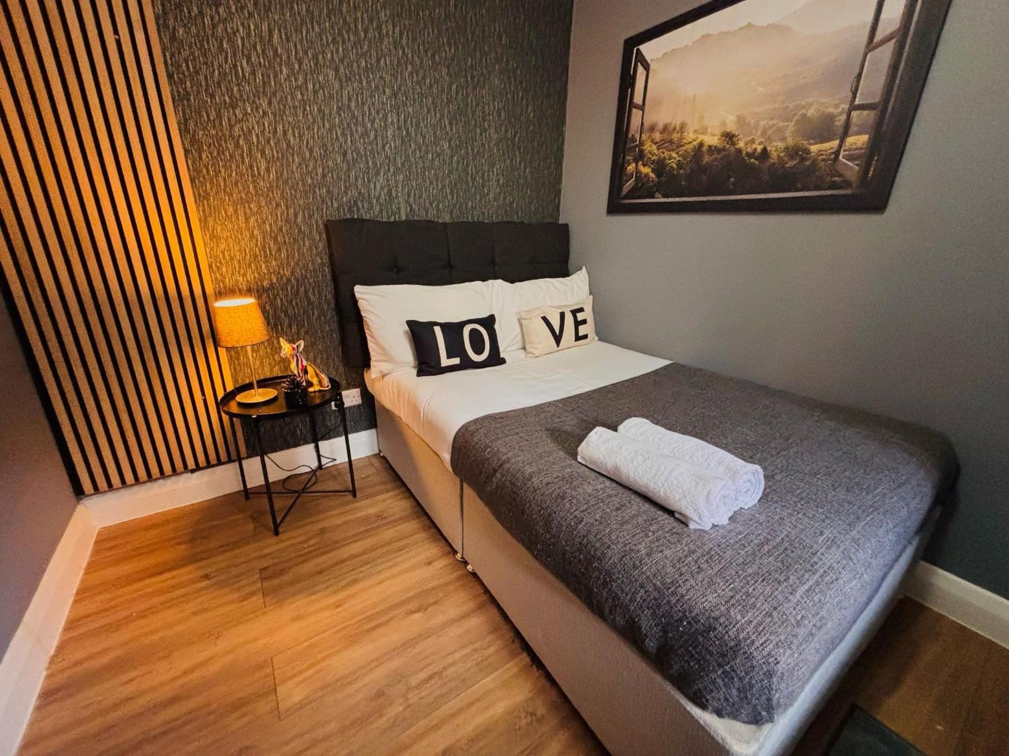 Flats, Location For Tourists, Next Tower Bridge Apartment
