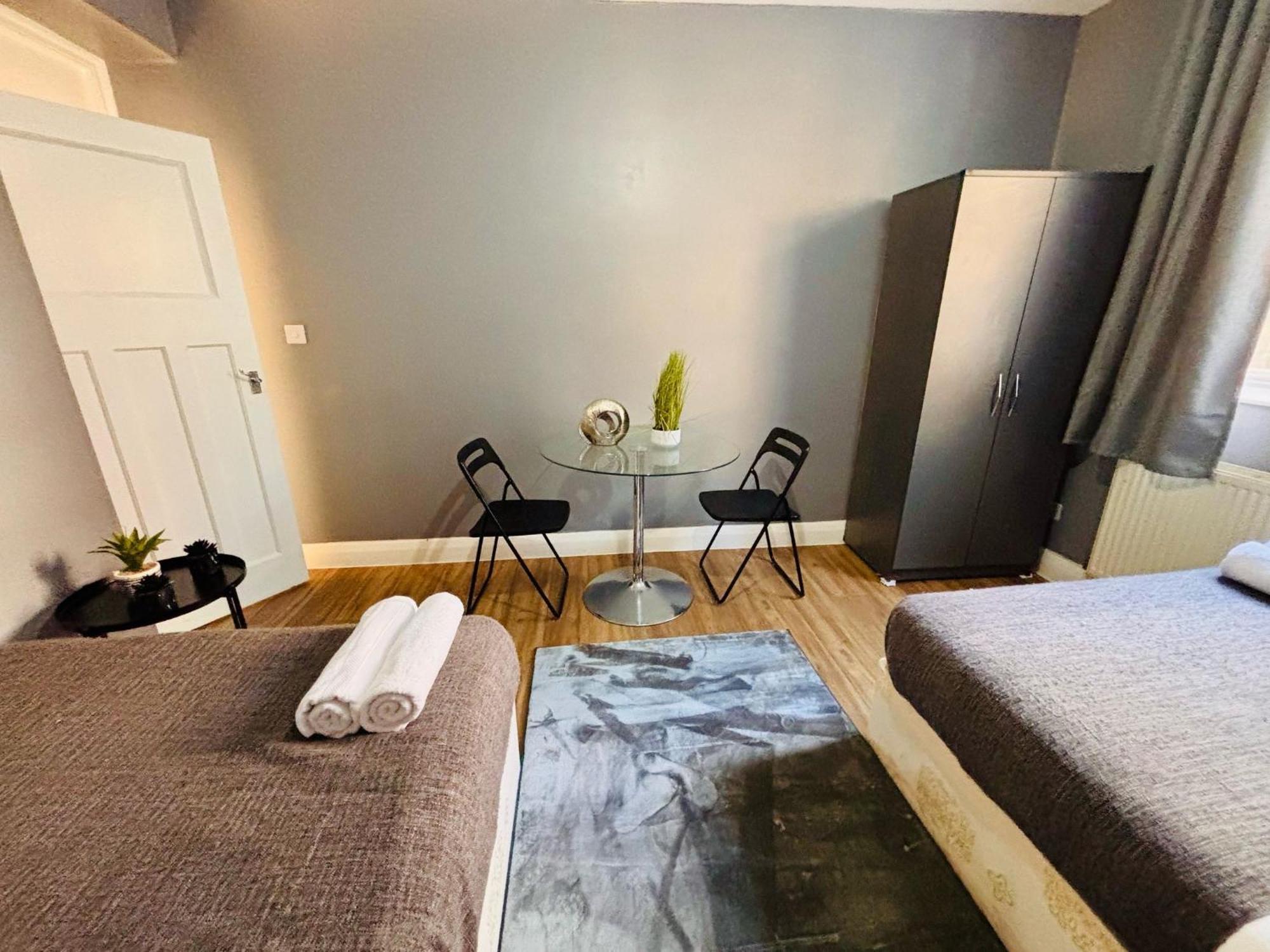 Apartment Flats, Location For Tourists, Next Tower Bridge
