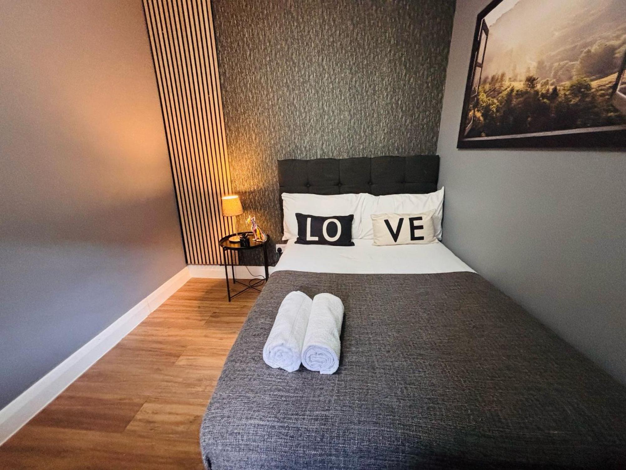 Apartment Flats, Location For Tourists, Next Tower Bridge *