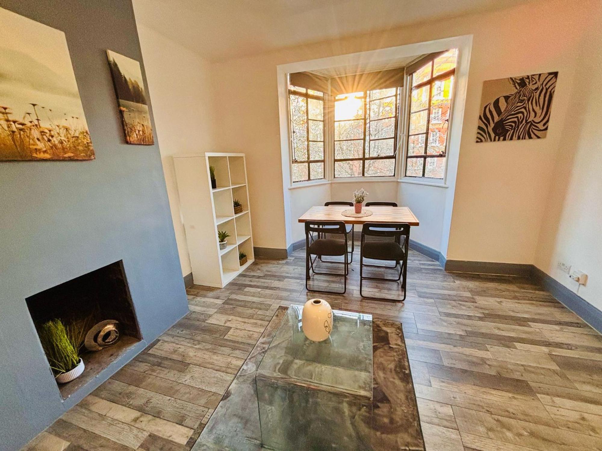 Flats, Location For Tourists, Next Tower Bridge Лондон