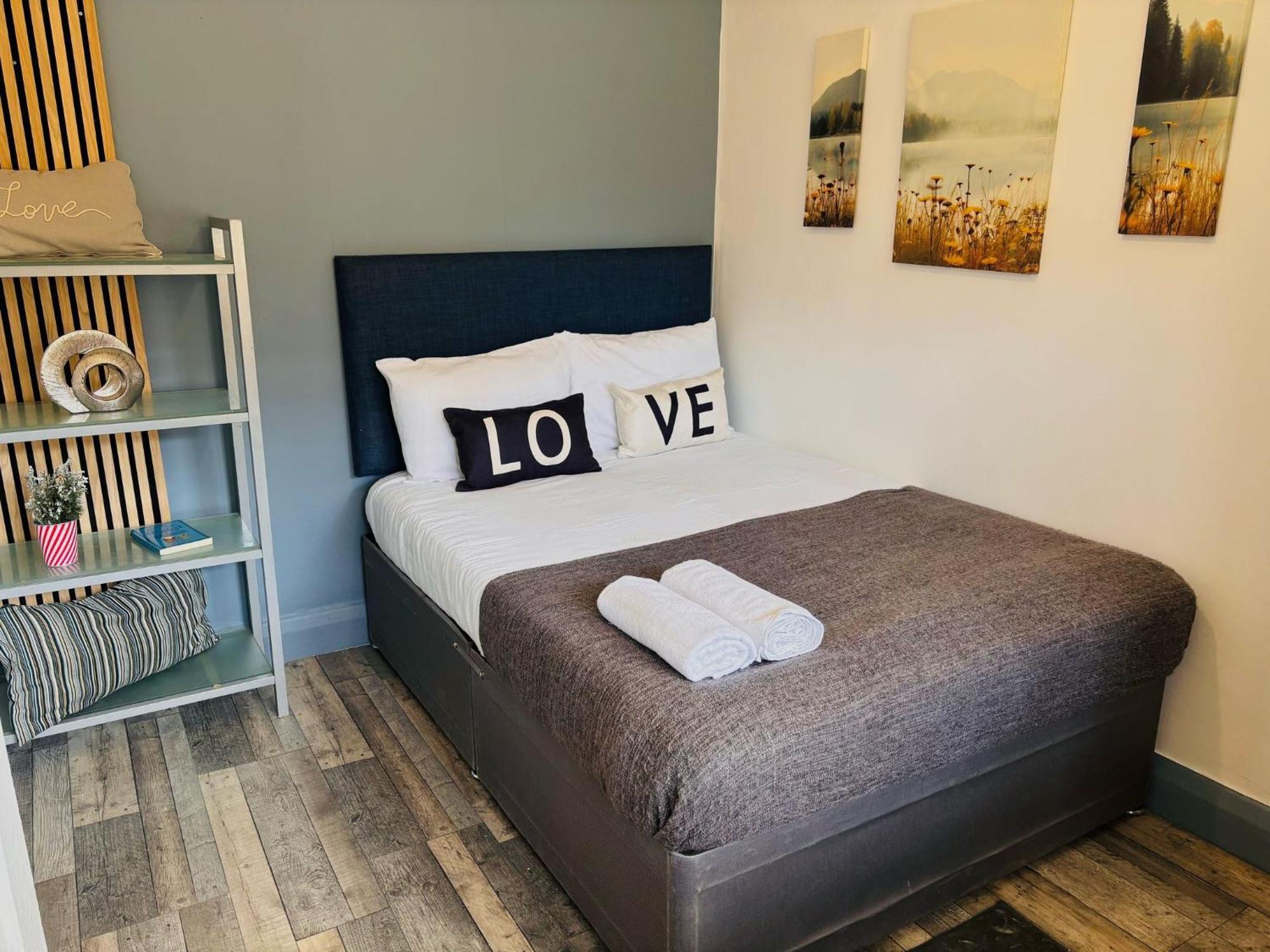 Flats, Location For Tourists, Next Tower Bridge Apartment *